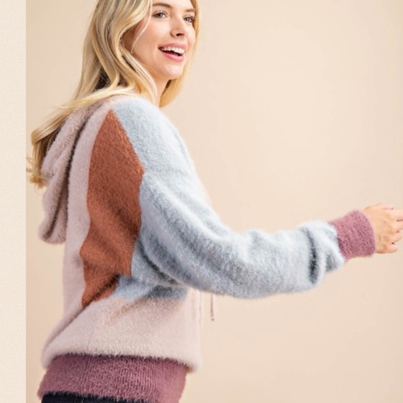 Snuggles Colorblock Super Soft Hoodie Sweater - Picture 7 of 7